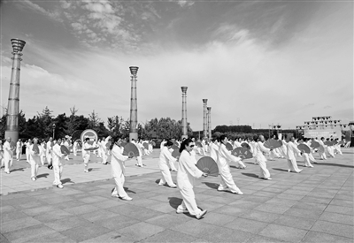 公益服务, 随着发令枪, 场的热情